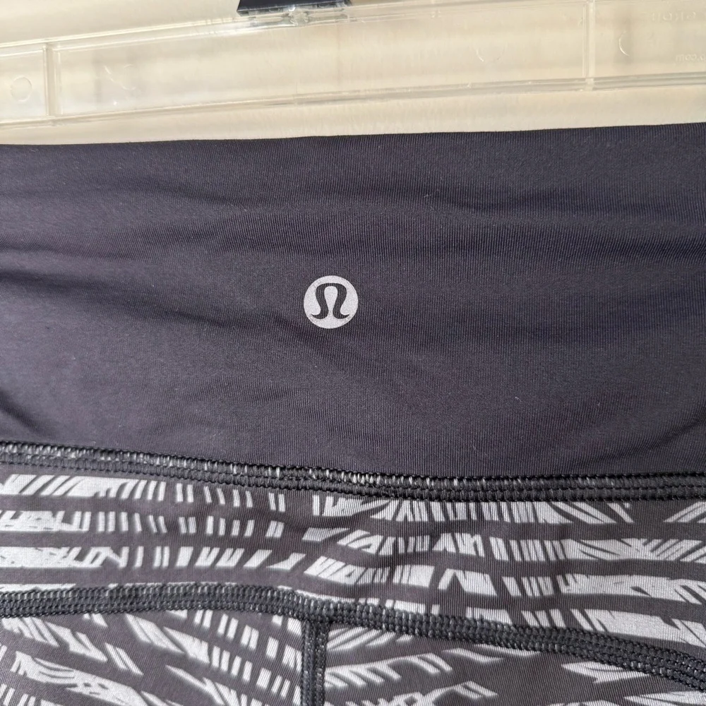 LULULEMON Top Speed Crop *Full-On Luxtreme Stripe Play Slate Black/Black 17” 6